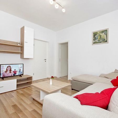 Apartments Andela Макарска Экстерьер фото
