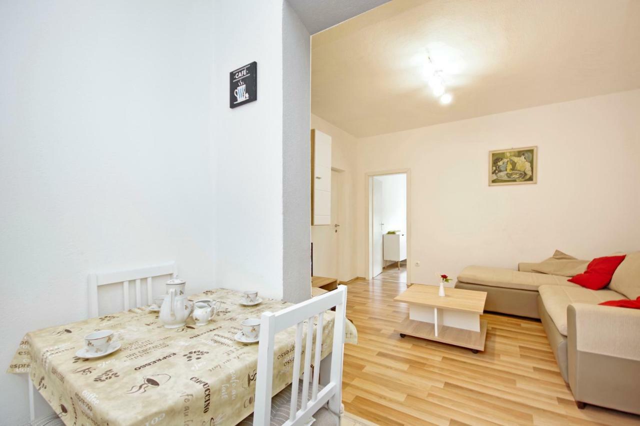 Apartments Andela Макарска Экстерьер фото