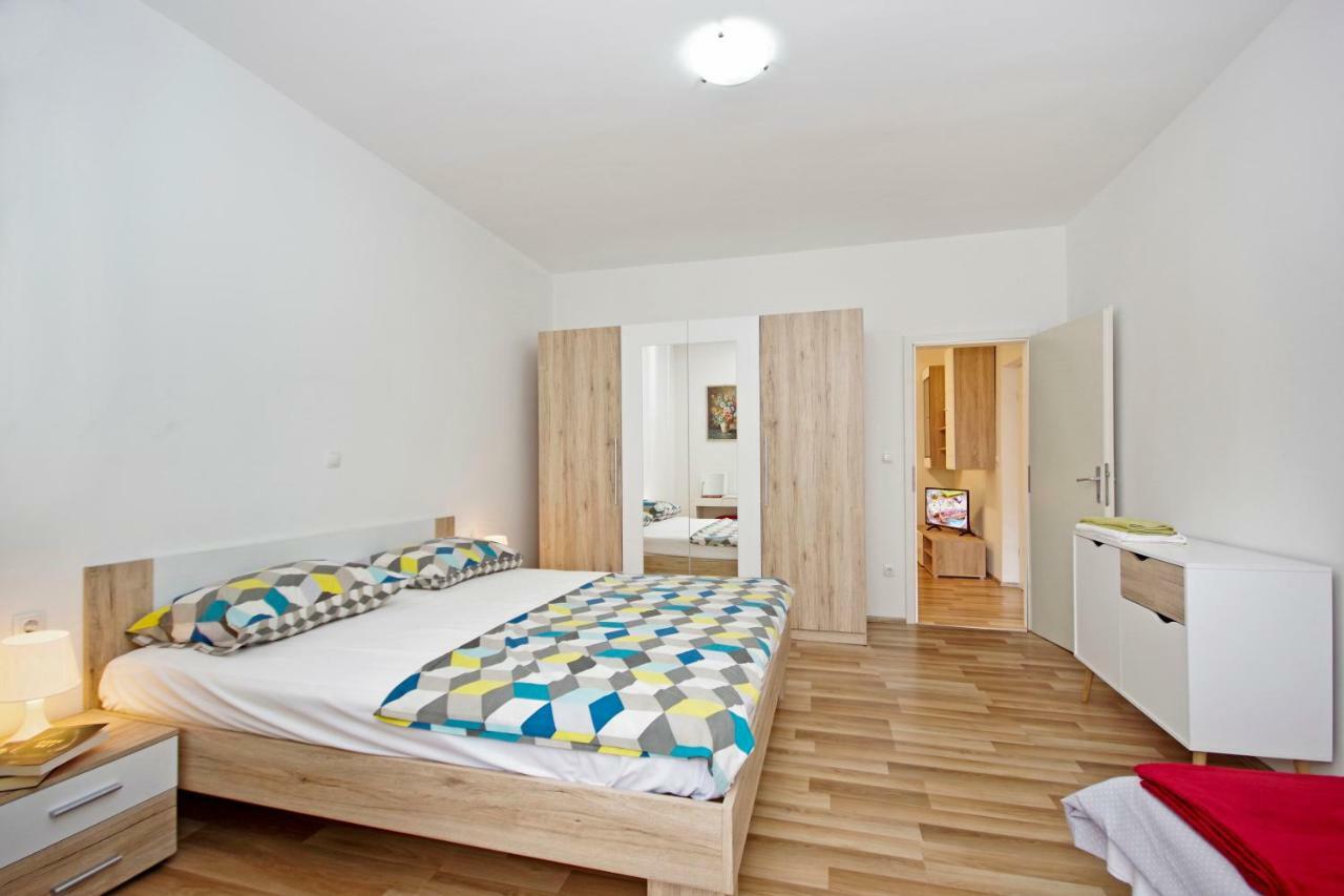 Apartments Andela Макарска Экстерьер фото