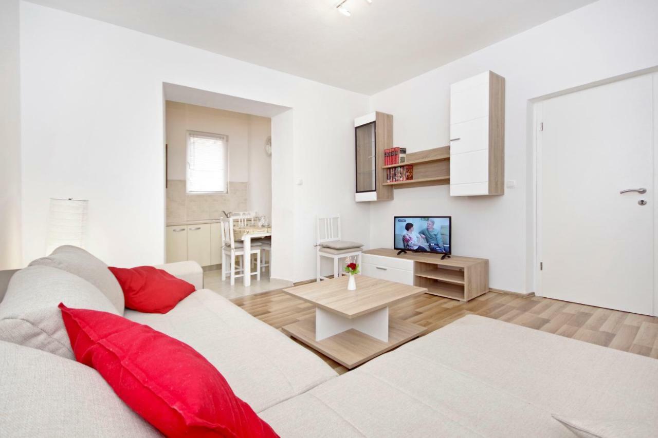 Apartments Andela Макарска Экстерьер фото