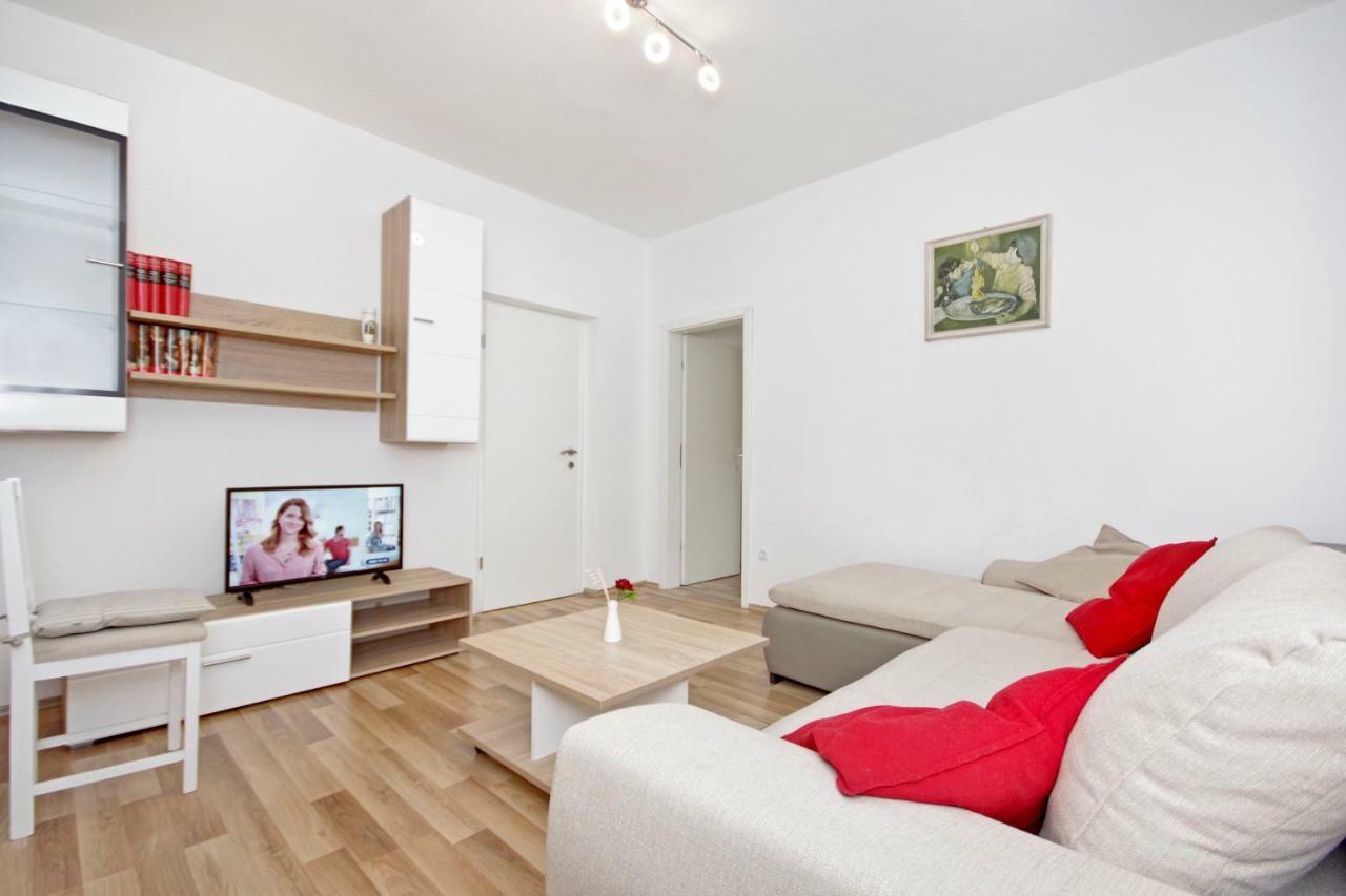 Apartments Andela Макарска Экстерьер фото